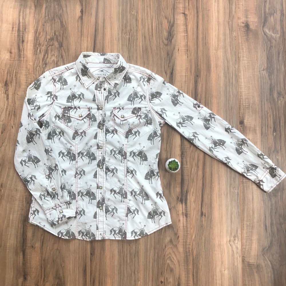 Medium Barn Fly Trading Women’s Button Up